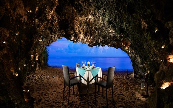 【人気ランキング2位】サマベ バリ スイーツ＆ヴィラス　秘密の洞窟で2人だけの「ロマンティックディナー オプショナル イメージ