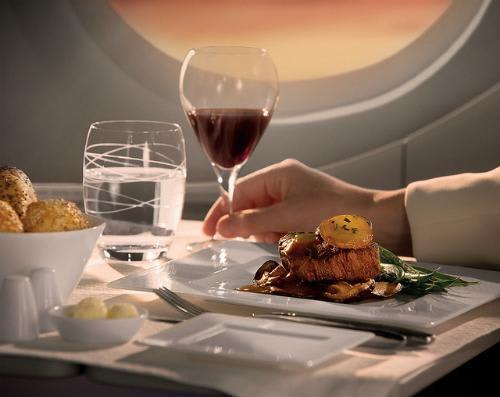 カタール航空ビジネスクラス機内食（イメージ）