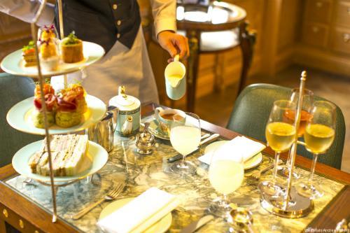 【ロンドン】王室御用達のフォートナムメイソン(C)VisitBritain/Andrew Pickett