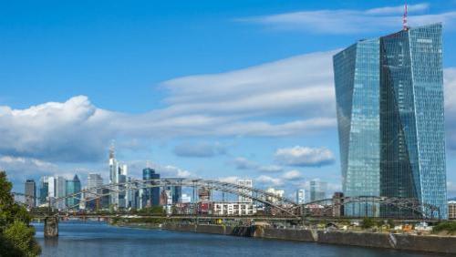 【フランクフルト】欧州中央銀行とマイン川/イメージ 写真：GNTB/Keute, Jochen