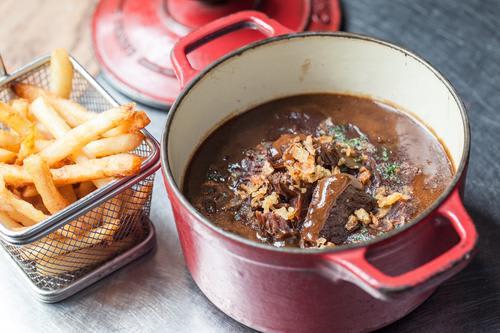 【ベルギー】ビールで煮込む郷土料理「カルボナード」（イメージ）