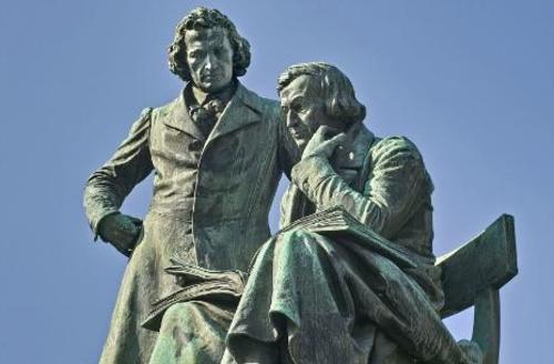 【フランクフルト】グリム兄弟/イメージ 写真:GNTB/photo & design Goebel, Horst