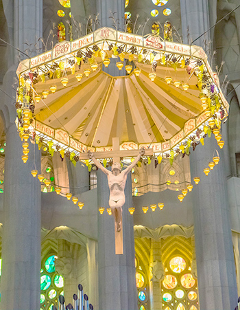 中央祭壇と天蓋のイメージ