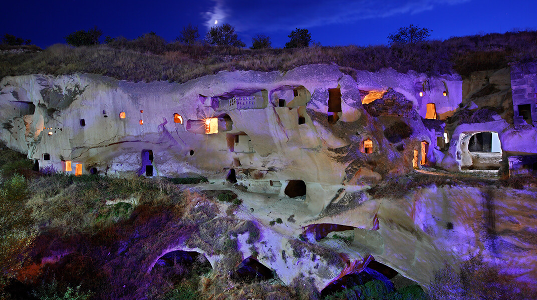 カッパドキアの岩窟群の写真