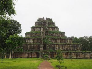 幻の都コーケー遺跡。密林に潜む謎多きカンボジアのピラミッド