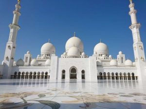 守らないと入場NG！？アブダビのモスクに入るための注意点