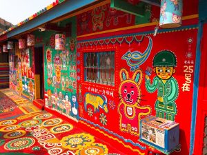 人生に彩りを。台中の虹のお爺さんが描いた彩虹村